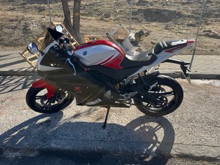 Yamaha YZF R125 Roja/Blanca