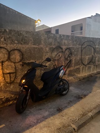 Yamaha Jog RR Negra