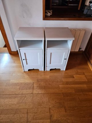 Mesitas de noche blancas de madera