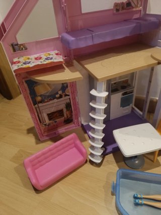 Casa Barbie con piscina y tobogán