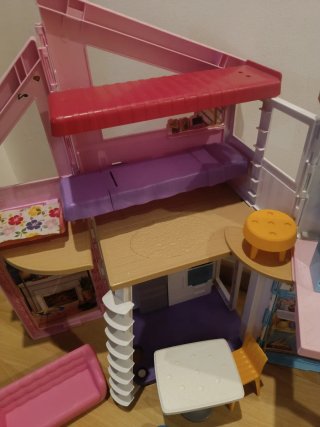 Casa Barbie con piscina y tobogán
