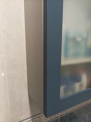Armario de pared con puertas de cristal esmerilado