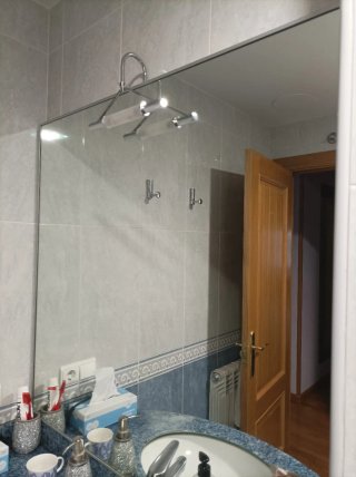 Espejo de baño con luz.
