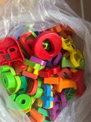 Letras y números imantados colores surtidos