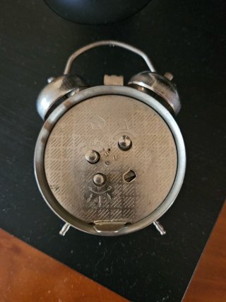 Reloj despertador soviético 1945-1985
