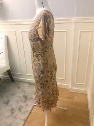 Vestido floral retro ligero romántico