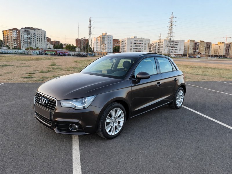 Audi A1 Sportback 1.6Tdi 105cv 2012 - foto 1