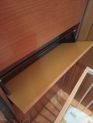 Zapatero de madera claro