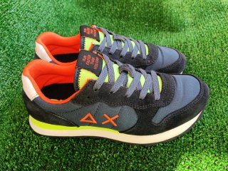 Scarpe sportive blu e arancioni
