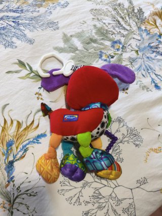 Peluche perro sonajero con clip