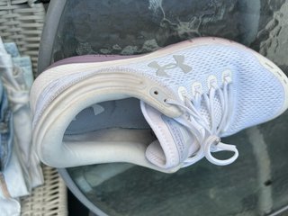 Zapatillas deportivas Under Armour blancas y morad