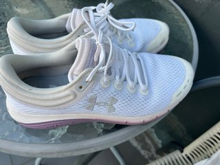 Zapatillas deportivas Under Armour blancas y morad