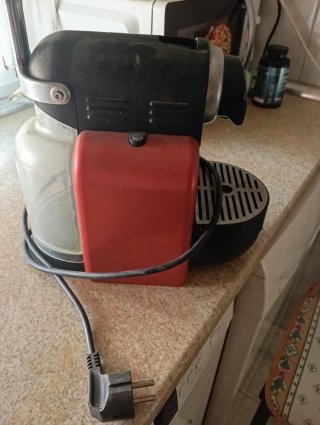 Cafetera Krups Roja y Negra