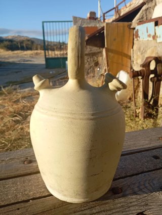 Botijo de agua de barro