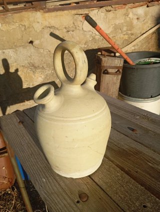 Botijo de agua de barro