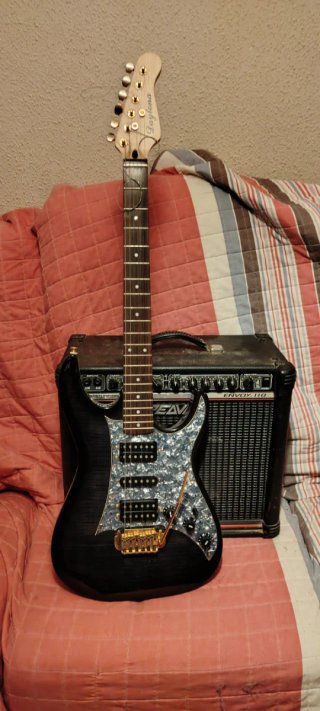 Guitarra Daytona y Amplificador Peavey