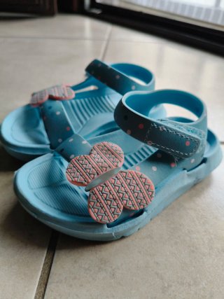 Sandali bimba azzurri con farfalle