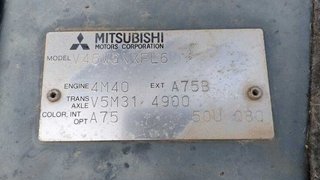 Mitsubishi 435352 aletín del izq montero (v20/v40)