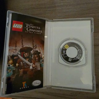 Lote 3 Juegos PSP: FIFA 11, Lego Pirates, Virtua T