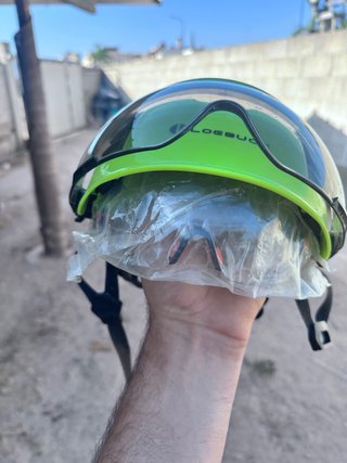 Casco da lavoro con visiera e occhiali