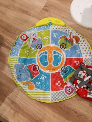 Columpio para bebé con alfombra de juegos