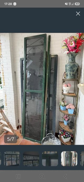 Puerta reja hierro con cristales tintados