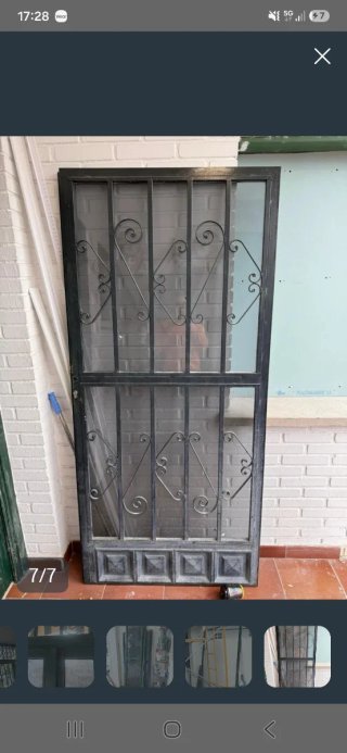 Puerta reja hierro con cristales tintados