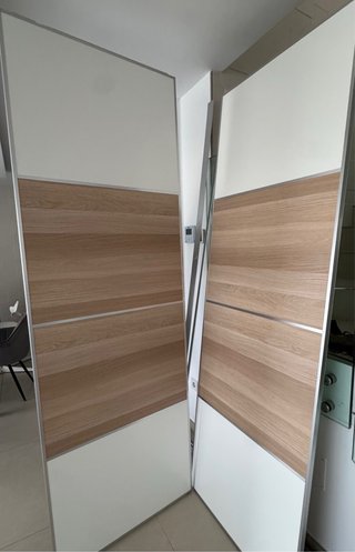 Puertas correderas IKEA madera y blanco