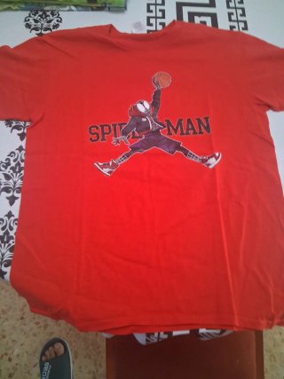 8 Camisetas de marca...sin uso.