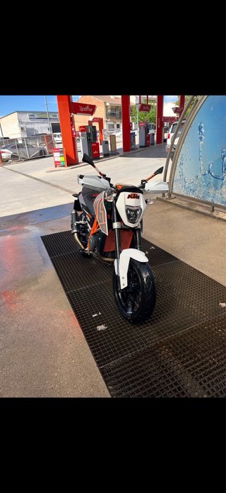 KTM 690 Duke Naked Blanca y Naranja