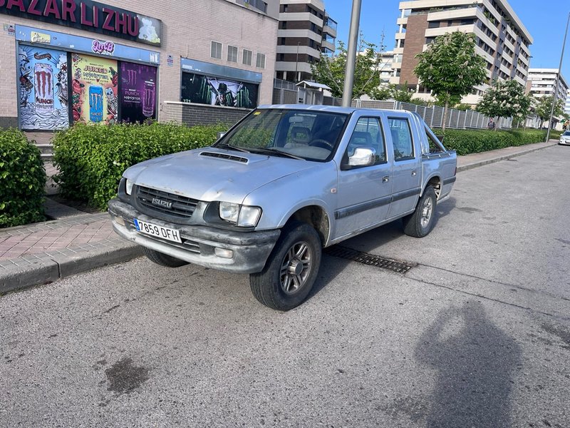 Isuzu Pick up 2003 - foto 1