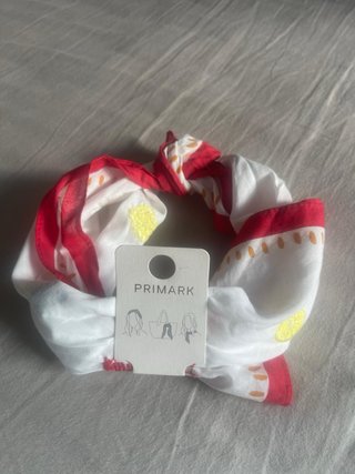 Pañuelo bordado 100% algodón Primark
