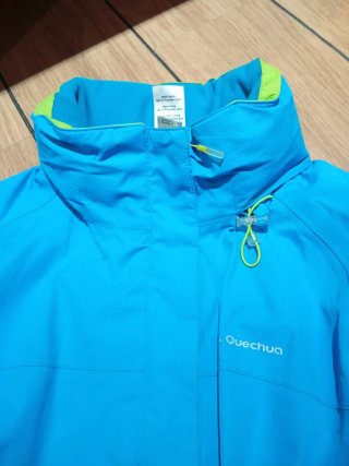 Chaqueta Cortavientos Quechua Azul y Verde