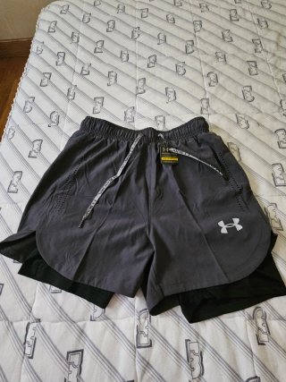 Pantalones cortos Under Armour gris oscuro nuevos