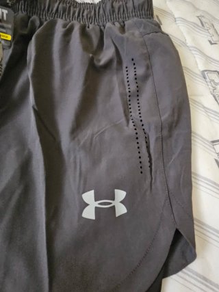 Pantalones cortos Under Armour gris oscuro nuevos