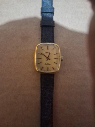 Reloj VERNI De Luxe Dorado y Negro