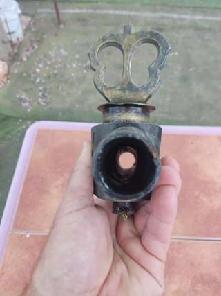 Grifo espita tonel antiguo corona