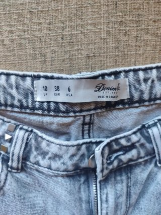 Shorts vaqueros Demim T38 con tachuelas