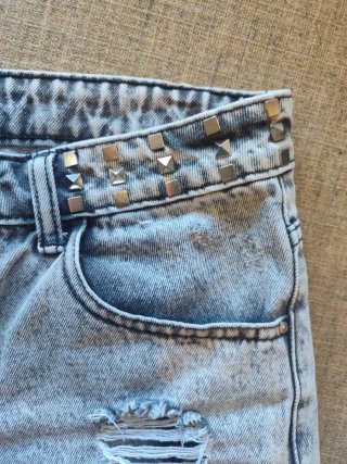 Shorts vaqueros Demim T38 con tachuelas