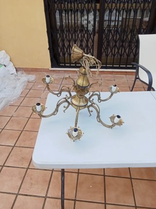 Lámpara clásica dorada para comedor/salón