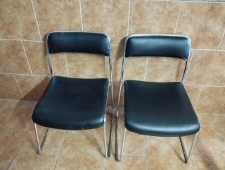 Juego de 2 Sillas Negras con Patas Metálicas