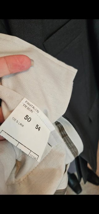 Traje de chaqueta gris oscuro