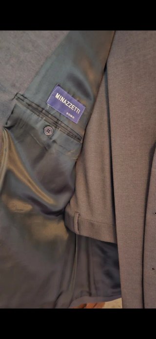 Traje de chaqueta gris oscuro