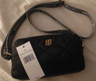 Bolso Tommy Hilfiger Negro Acolchado