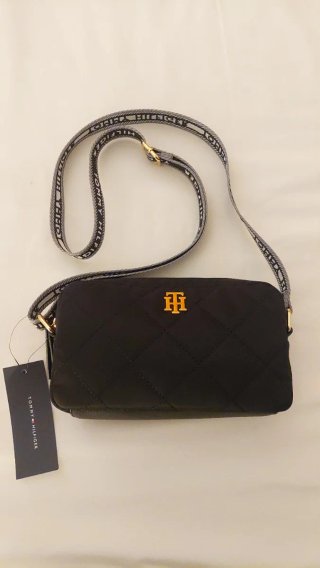Bolso Tommy Hilfiger Negro Acolchado