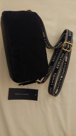 Bolso Tommy Hilfiger Negro Acolchado