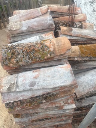 Tejas viejas de barro arabe