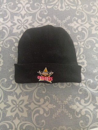 Gorro negro con logo Cowboys