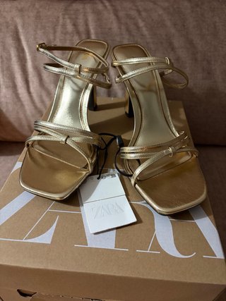 Zapatos Zara dorados tacón tiras T39