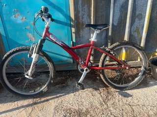 Bicicleta infantil Decathlon roja